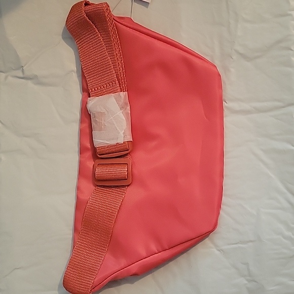 Neutrogena Hydro Boost Hydrating Lip Shine - Bright Poppy with fanny pack - Picture 6 of 7